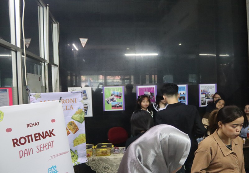 Mahasiswa Fakultas Ekonomi dan Bisnis Gelar Festival Kewirausahaan di Universitas Persada Indonesia Y.A.I